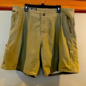 Kuhl Ramblr shorts 10” size 40